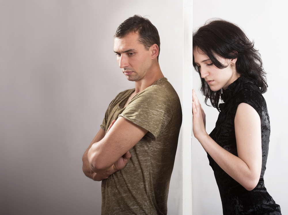 taking-a-break-in-a-relationship-couple-divided-by-wall